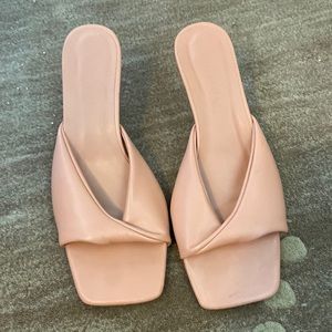 Kitten heels- pink size 10